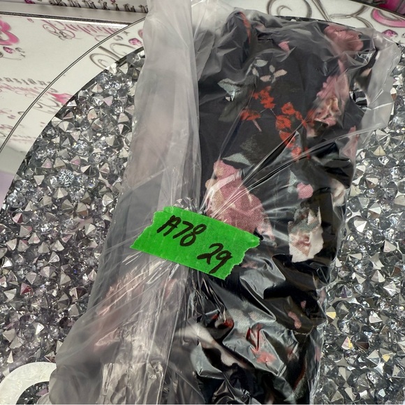 RW&CO. Long sleeve shirt, flowers, blue red light, pink, Navy Floral Blouse - Picture 14 of 14